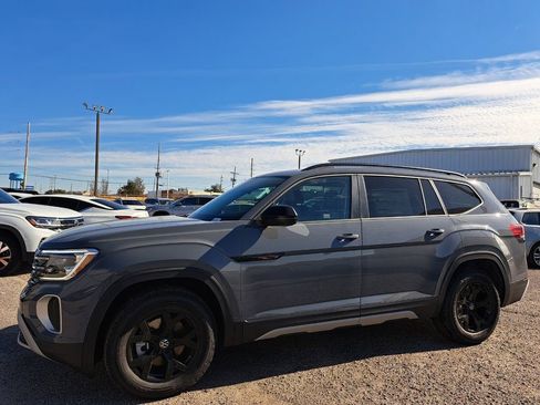 New 2026 Volkswagen Atlas Peak Edition image 12