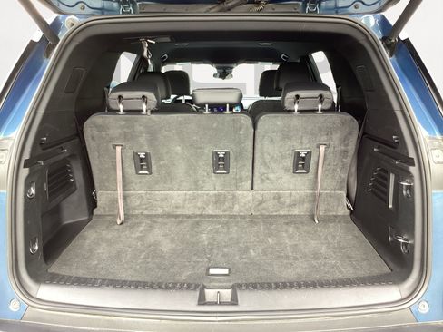 Used 2025 Chevrolet Traverse LT image 16