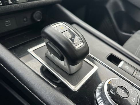 Used 2024 Mitsubishi Outlander SE image 24