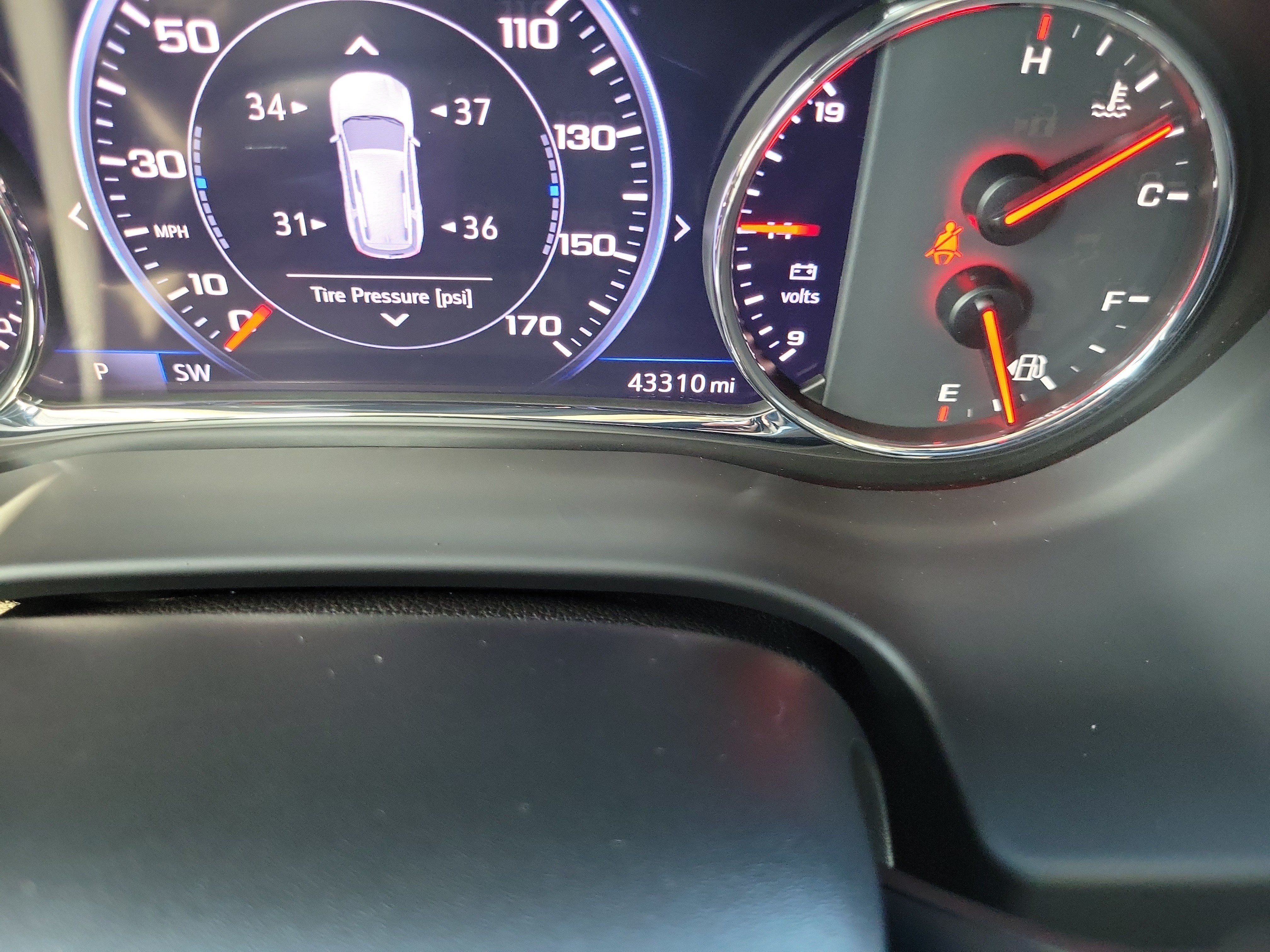 Used 2020 GMC Acadia Denali w/ Technology Package FWD image 28