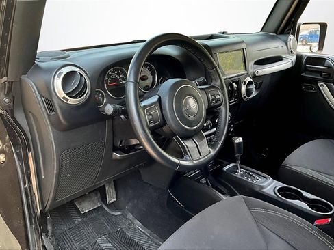 Used 2018 Jeep Wrangler Unlimited Sahara image 15