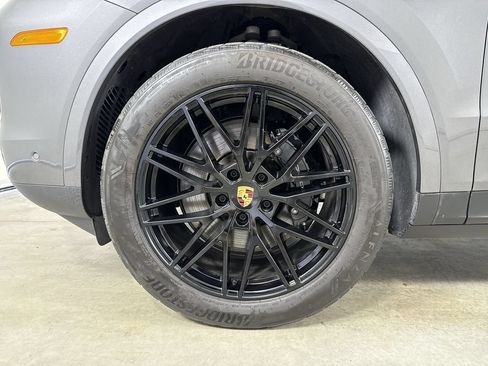 Certified 2024 Porsche Cayenne Coupe AWD/4WD image 13