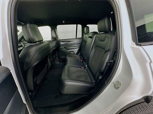 Certified 2023 Jeep Grand Cherokee Altitude image 35