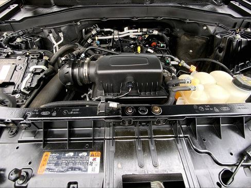 Used 2023 Ford Explorer XLT w/ Equipment Group 202A image 11