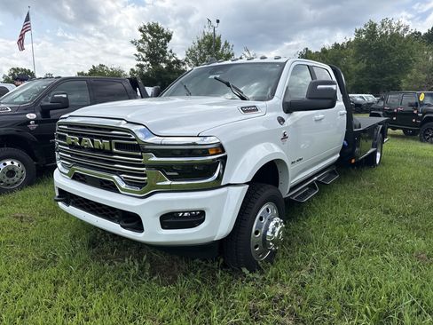 New 2026 RAM 5500 4x4 Crew Cab w/ Laramie Trim Package image 3