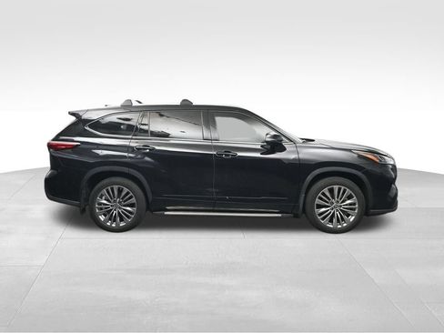 Used 2021 Toyota Highlander Platinum FWD image 6