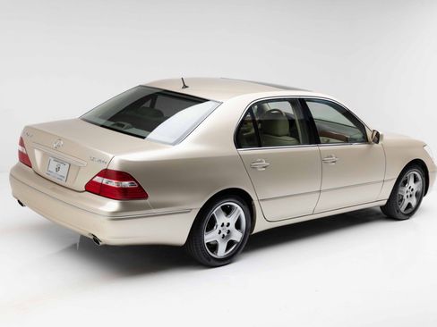 Used 2005 Lexus LS 430 RWD image 3