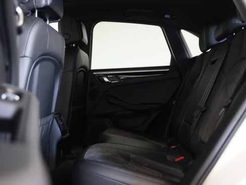 Used 2020 Porsche Macan image 32