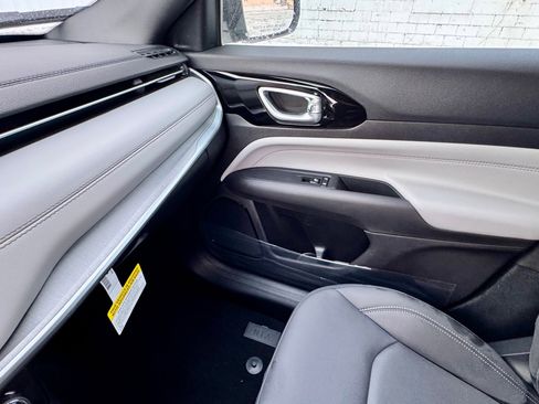 New 2026 Jeep Compass Limited image 14