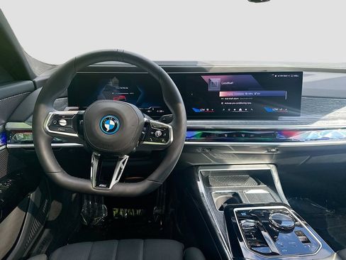 Used 2025 BMW i7 xDrive60 AWD/4WD image 24