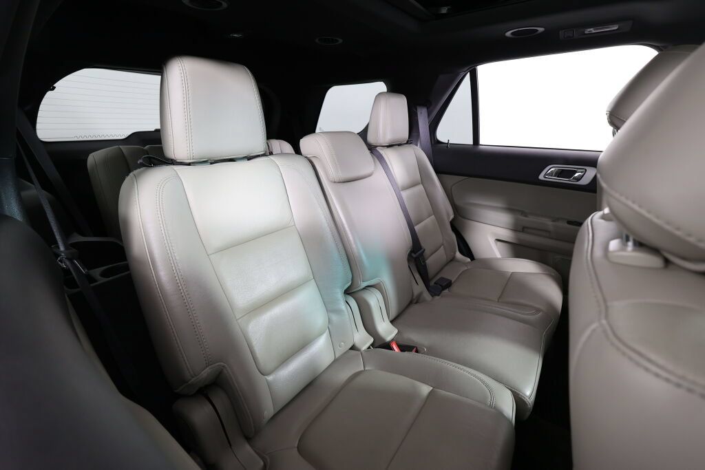 Used 2014 Ford Explorer XLT w/ Equipment Group 202A FWD image 16