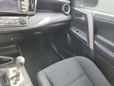 Used 2018 Toyota RAV4 XLE w/ Plus Extra Value Package FWD image 25