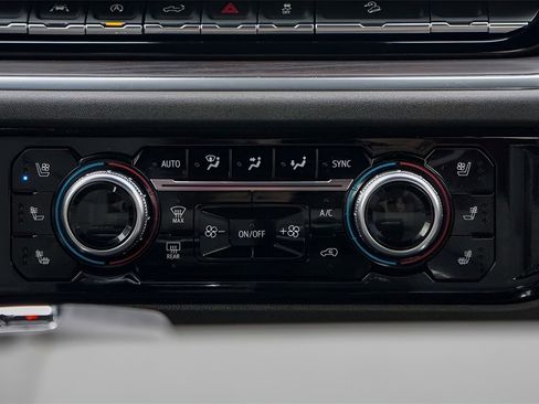 Used 2023 GMC Sierra 1500 SLT w/ SLT Premium Package image 24