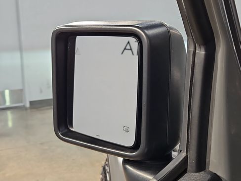 Used 2021 Jeep Wrangler Unlimited Rubicon AWD/4WD image 22