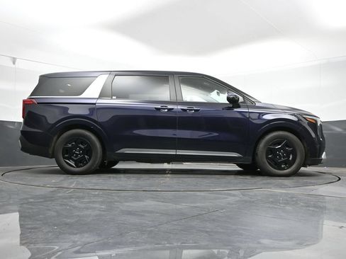 Used 2025 Kia Carnival FWD image 43