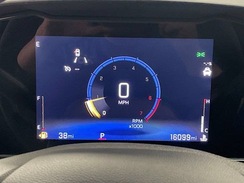 Used 2025 Chevrolet Trax LT FWD image 6