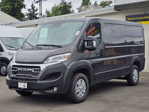New 2025 RAM ProMaster 2500 w/ Quick Order Package 22G SLT image 4