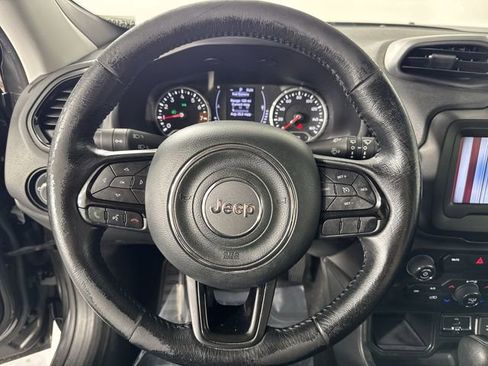 Used 2020 Jeep Renegade Altitude FWD image 8