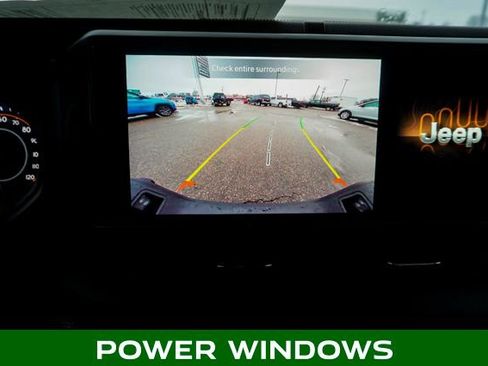 Used 2025 Jeep Gladiator Sport image 12