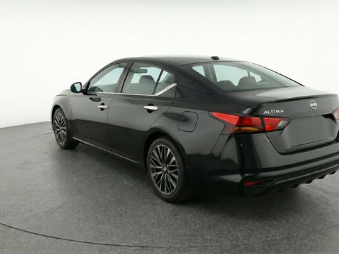 Used 2025 Nissan Altima 2.5 SV image 6