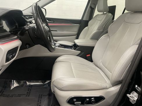 Used 2023 Jeep Grand Cherokee Overland w/ Advanced Protech Group III image 14