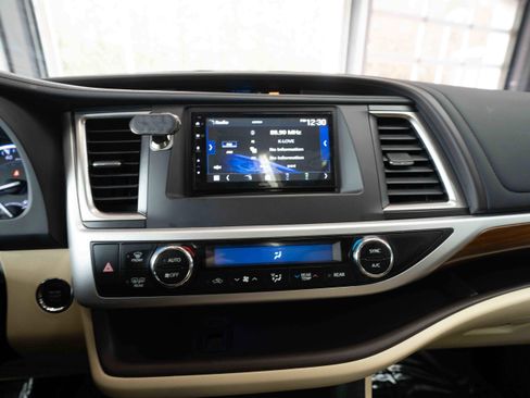 Used 2018 Toyota Highlander Limited Platinum w/ Protection Package #3 image 17