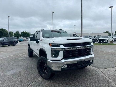 Used 2023 Chevrolet Silverado 2500 LT w/ Convenience Package AWD/4WD image 2