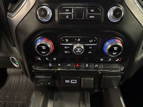Used 2020 GMC Sierra 1500 SLT w/ SLT Premium Package AWD/4WD image 17