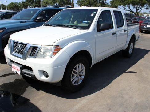 Used 2014 Nissan Frontier SV RWD image 3