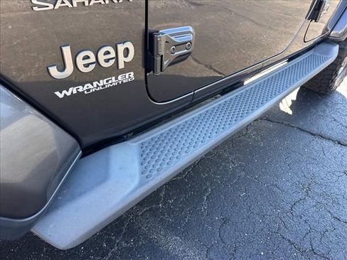 Used 2018 Jeep Wrangler Unlimited Sahara image 16