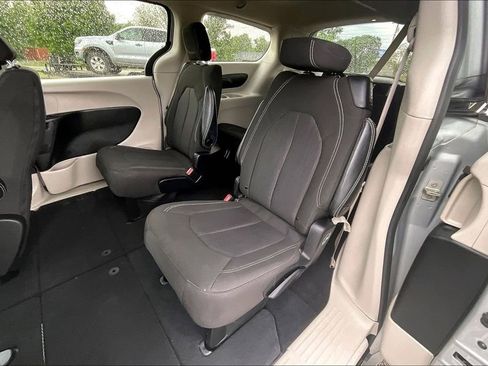 Used 2023 Chrysler Voyager LX FWD image 25