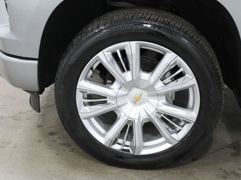 Used 2024 Chevrolet Silverado 1500 High Country w/ High Country Premium Package image 60