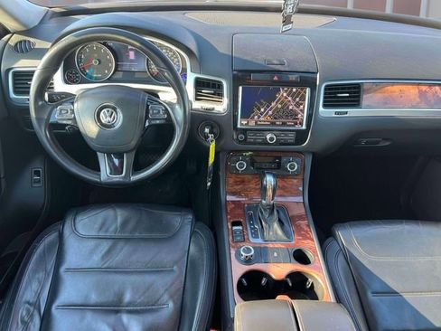 Used 2011 Volkswagen Touareg VR6 image 10