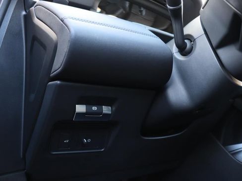 Used 2023 Land Rover Range Rover Evoque SE image 39