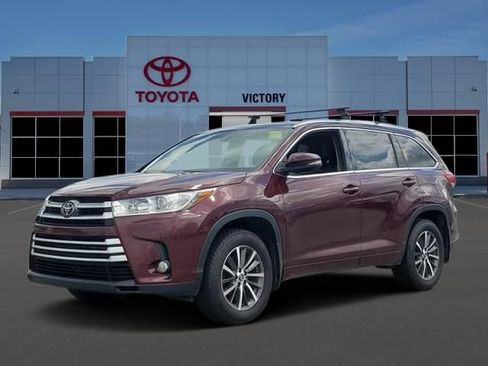 Used 2017 Toyota Highlander XLE AWD/4WD image 1