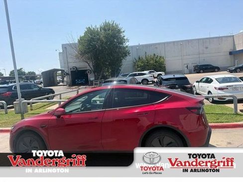 Used 2026 Tesla Model Y Long Range AWD/4WD image 1