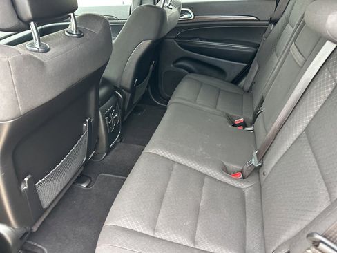 Used 2021 Jeep Grand Cherokee Laredo image 12