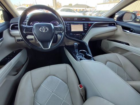 Used 2018 Toyota Camry XLE image 36