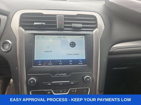 Used 2020 Ford Fusion SE FWD image 21