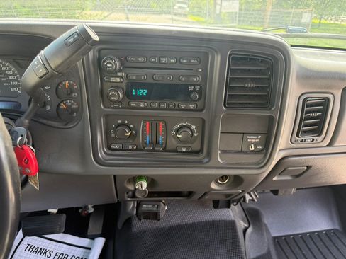 Used 2006 GMC Sierra 2500 SLE w/ Heavy-Duty Power Package AWD/4WD image 28