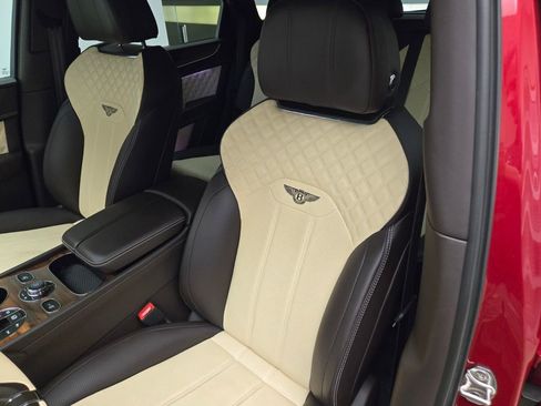 Certified 2021 Bentley Bentayga AWD/4WD image 20