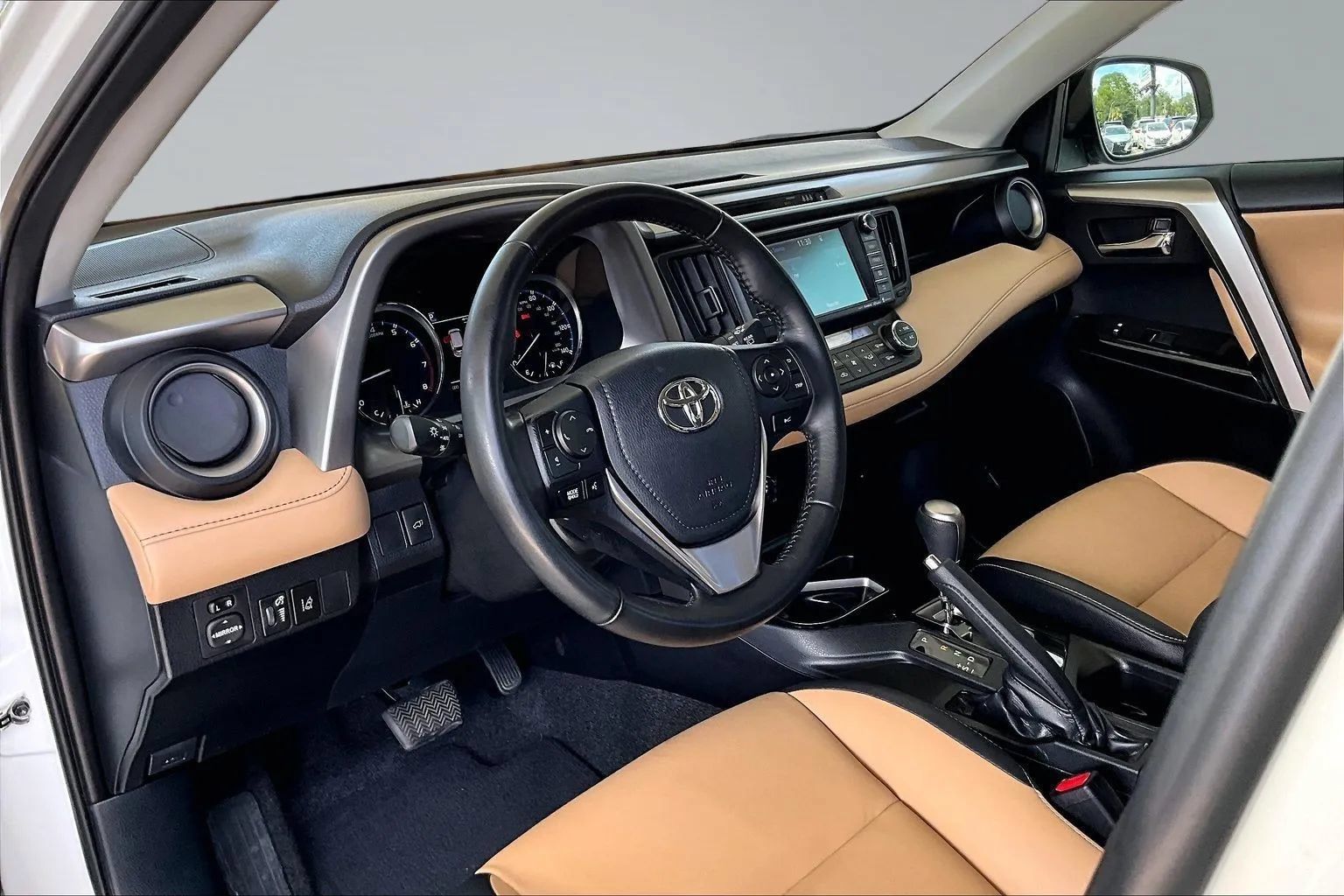 Used 2018 Toyota RAV4 Limited FWD image 14