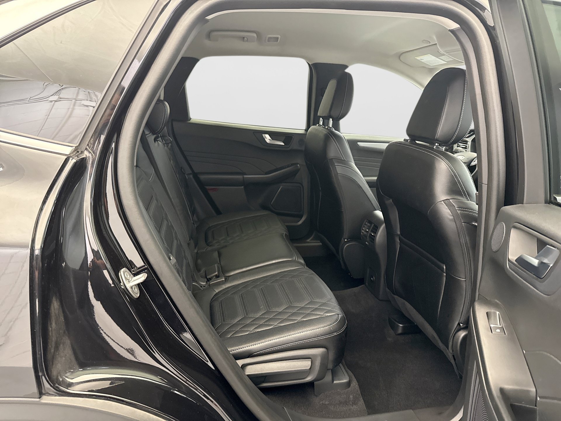 Used 2023 Ford Escape Platinum w/ Premium Technology Package AWD/4WD image 20
