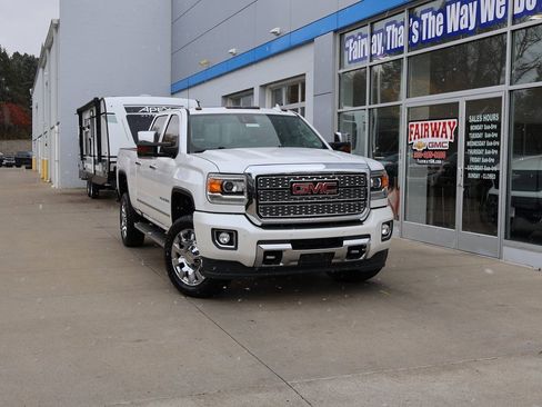 Used 2018 GMC Sierra 2500 Denali w/ Suspension Package, Off-Road image 44