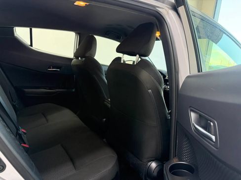 Used 2019 Toyota C-HR LE FWD image 25