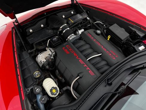 Used 2005 Chevrolet Corvette Coupe w/ Performance Handling Package RWD image 23