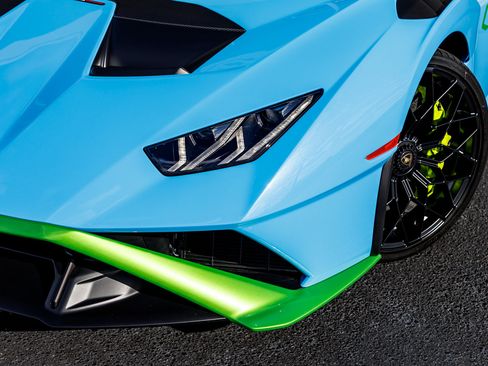 Used 2023 Lamborghini Huracan STO image 2