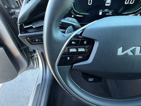 Used 2023 Kia Niro EX FWD image 19