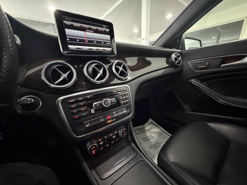 Used 2014 Mercedes-Benz CLA 250 image 21