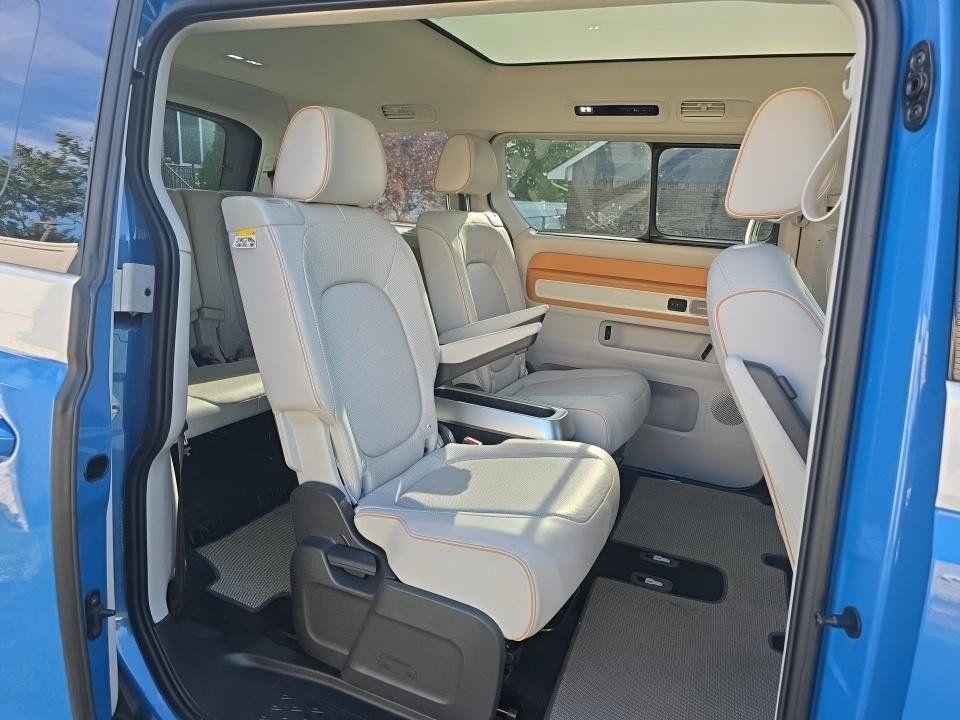 Used 2025 Volkswagen ID. Buzz Pro S Plus AWD/4WD image 8